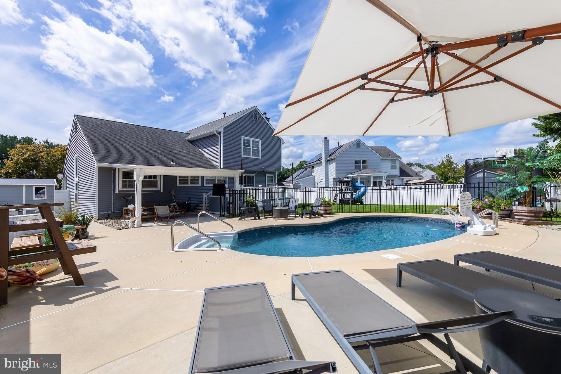 32 LONGWOOD DRIVE