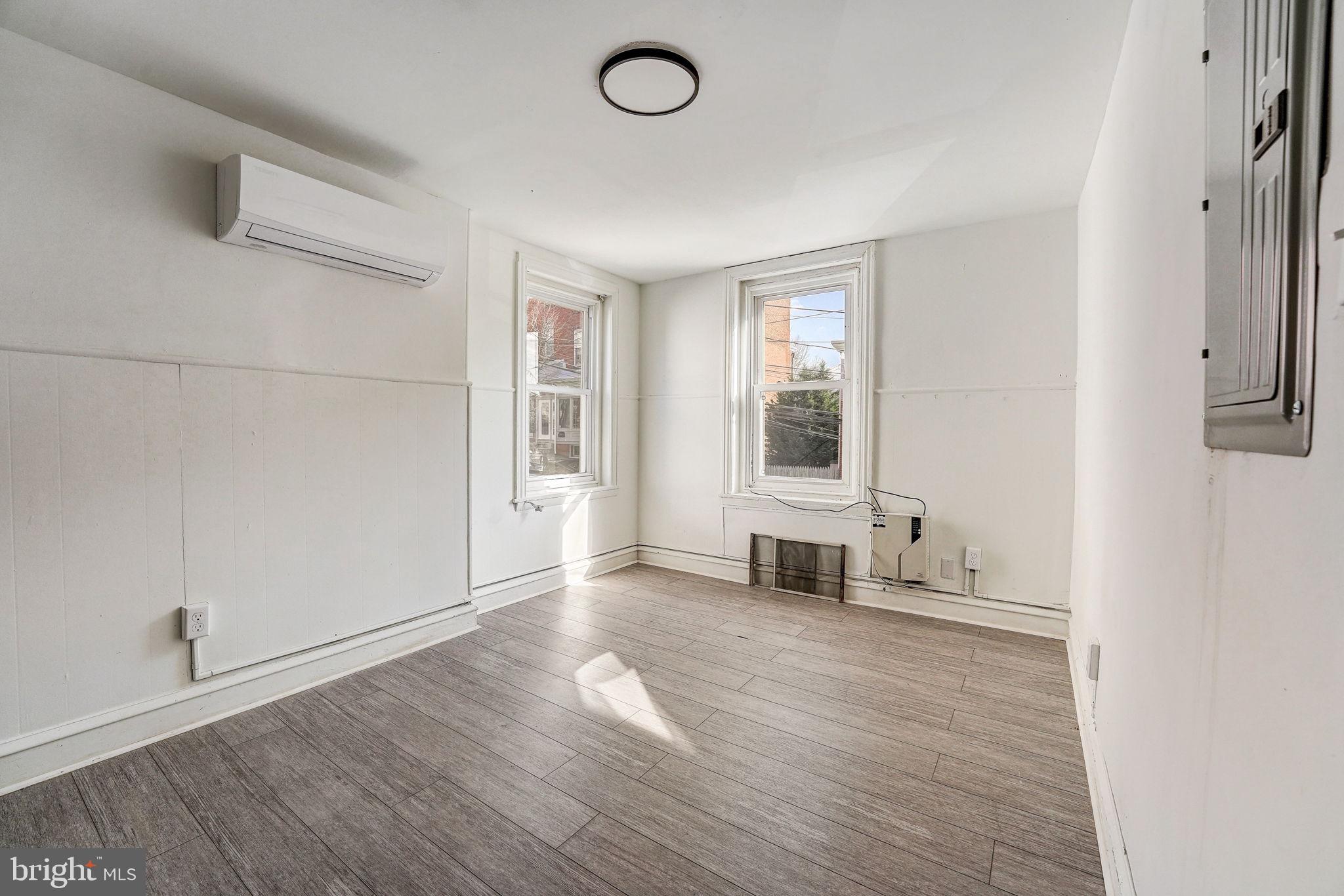 EAST FALLS - Residential Lease