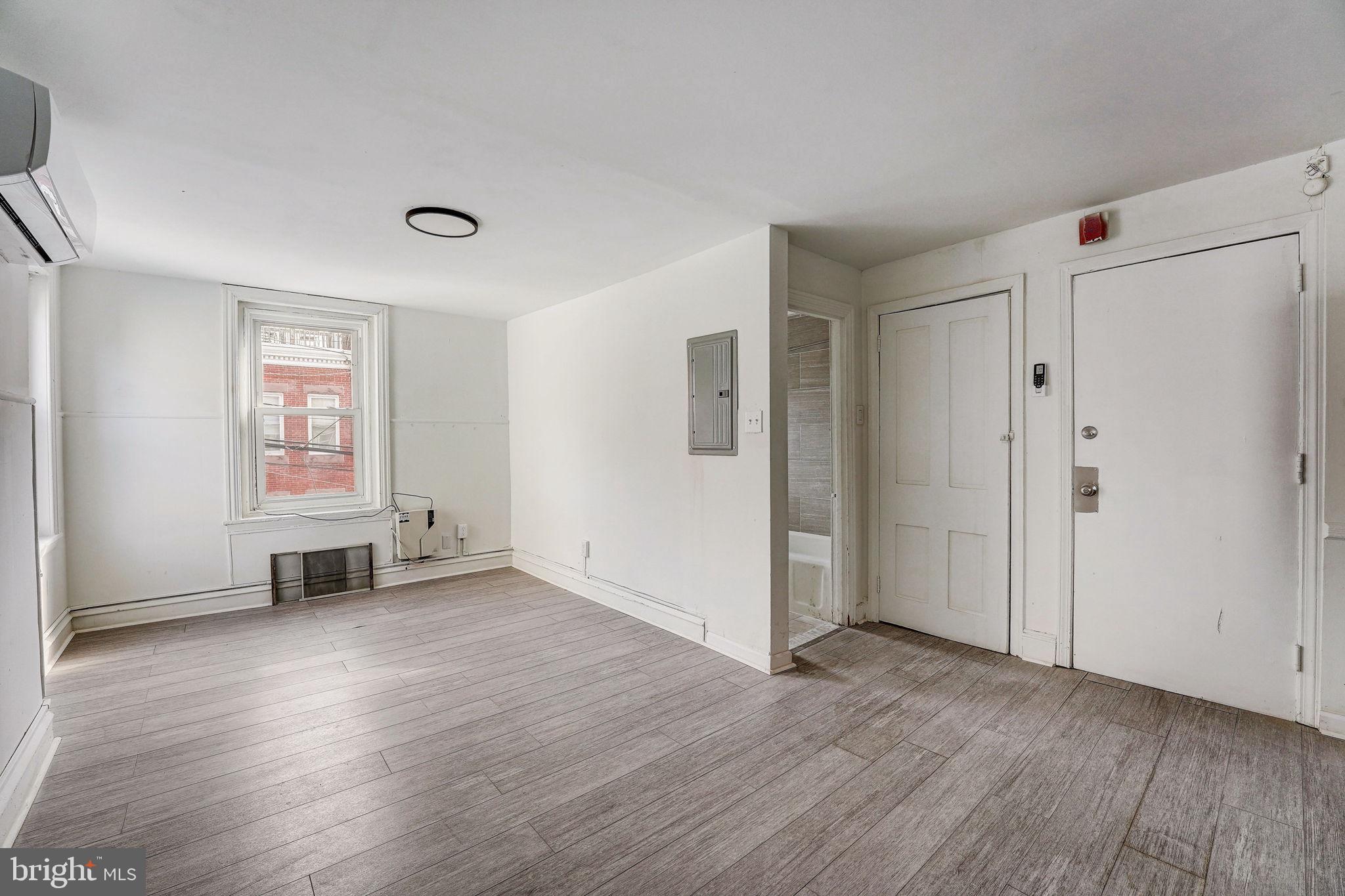 EAST FALLS - Residential Lease