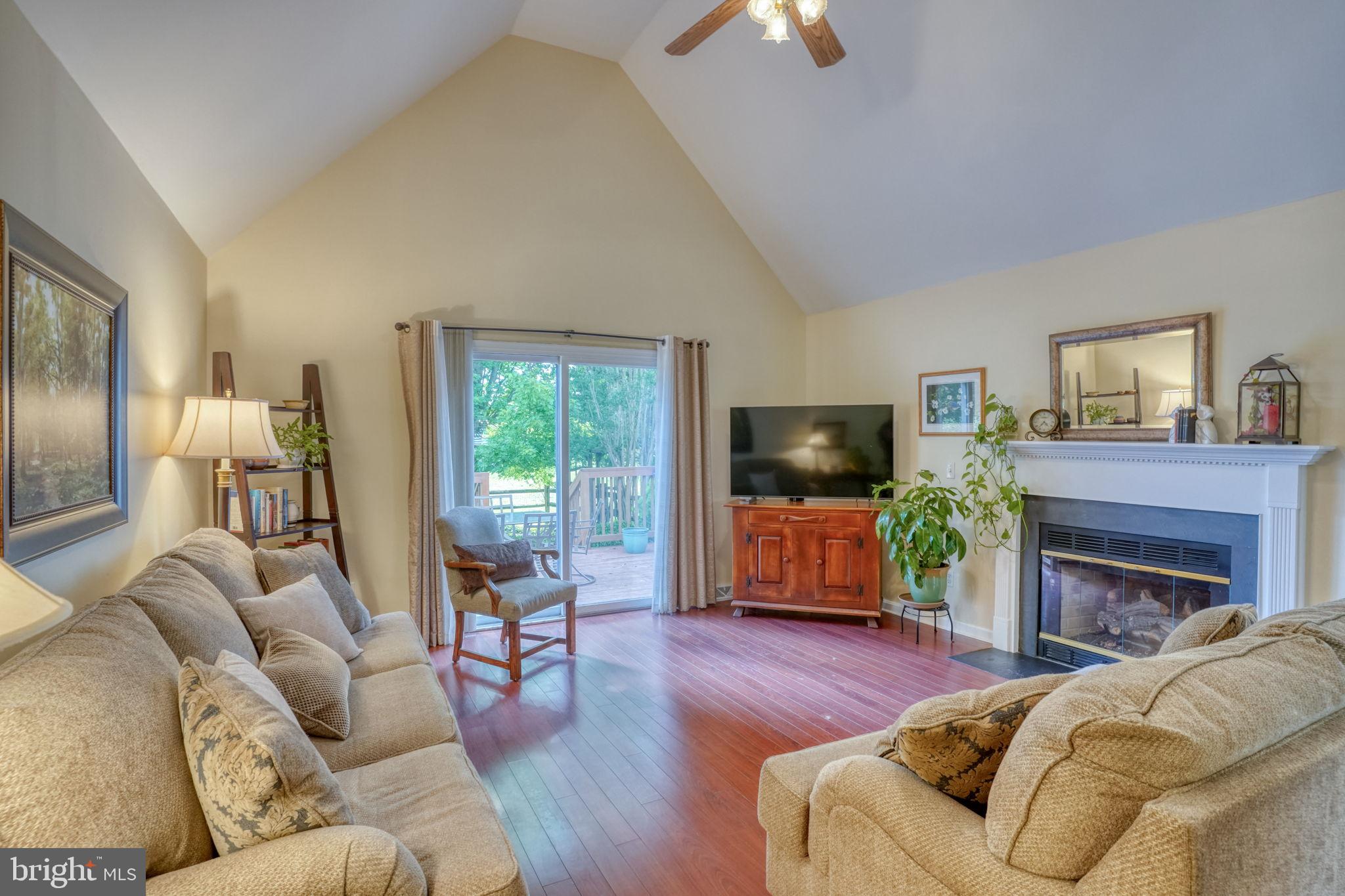 40 E HUNTINGTON CIRCLE