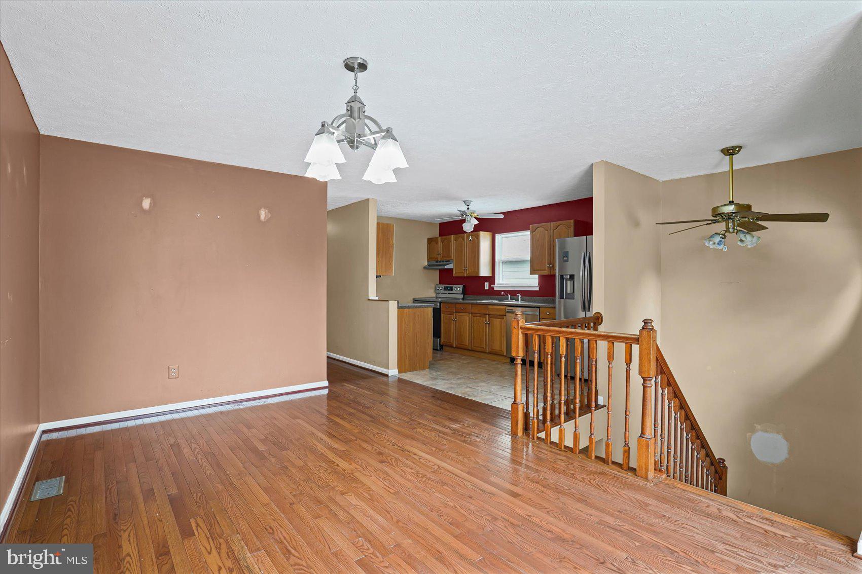 560 ELIZABETH LANE