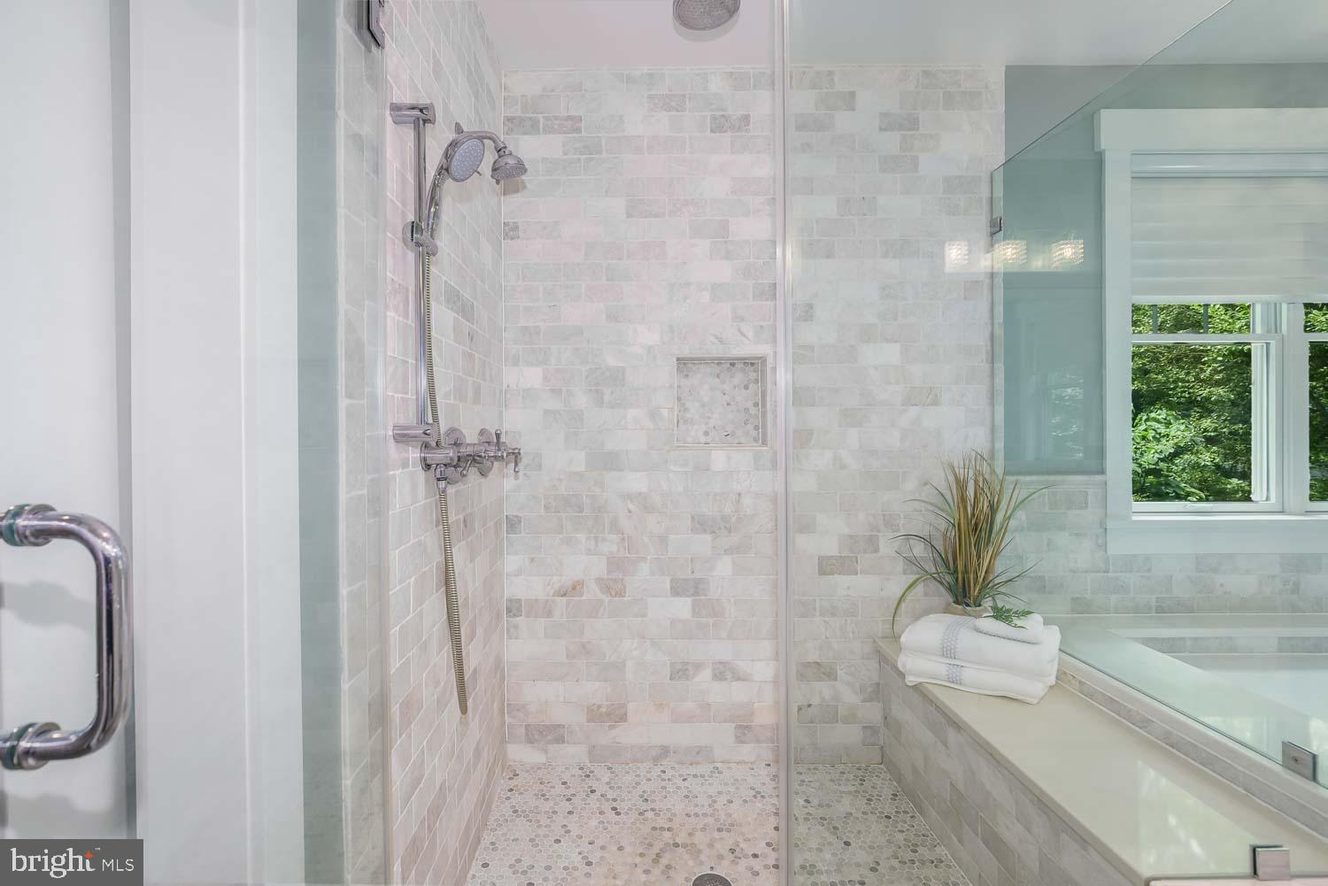 ROCK CREEK KNOLLS - Residential