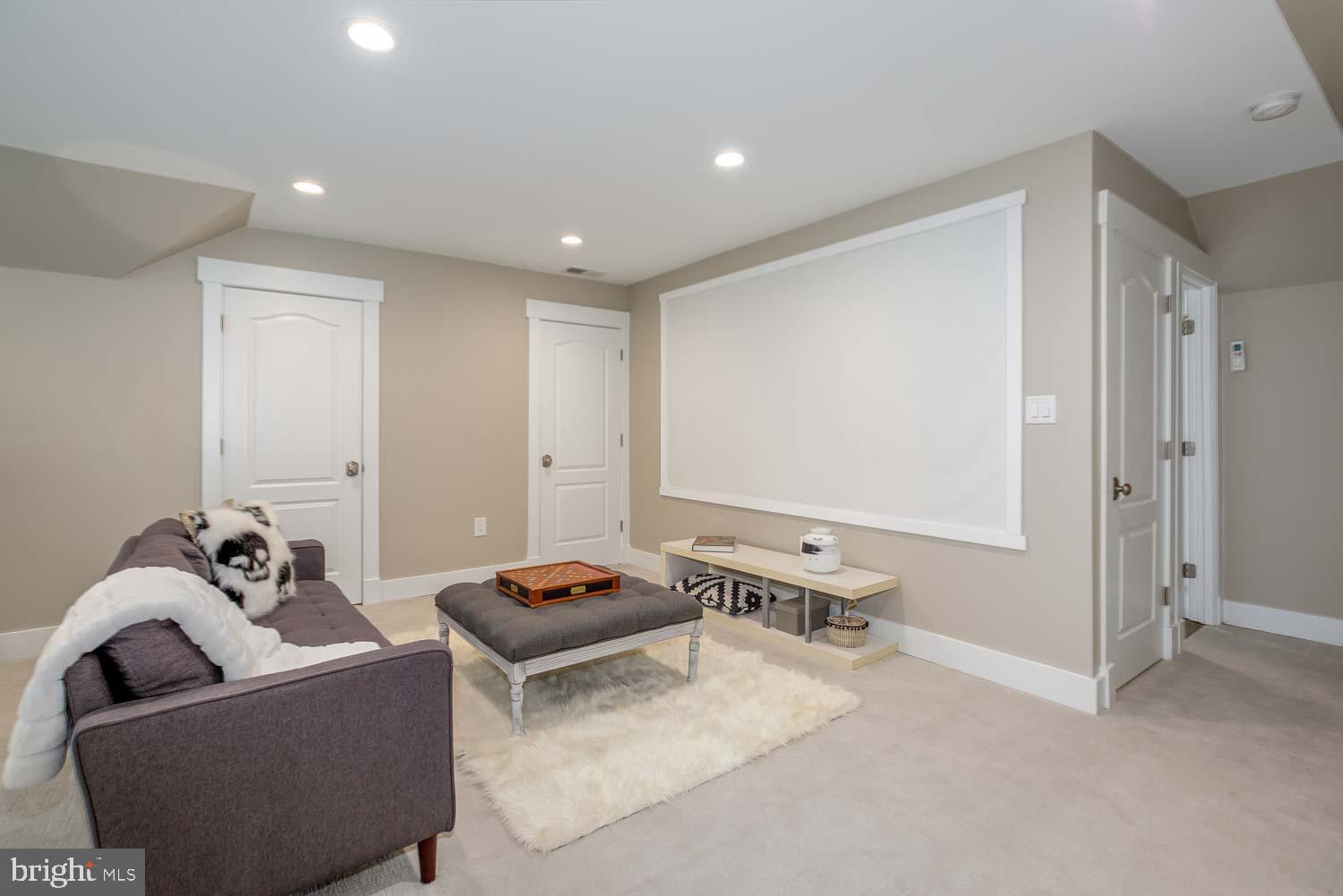 ROCK CREEK KNOLLS - Residential