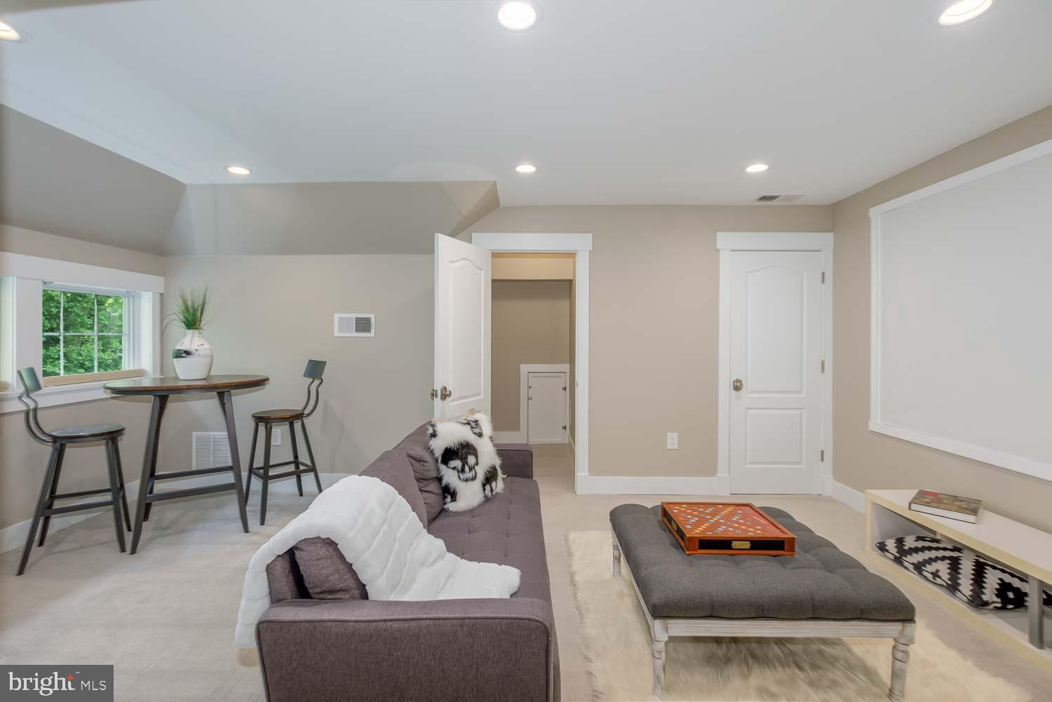 ROCK CREEK KNOLLS - Residential