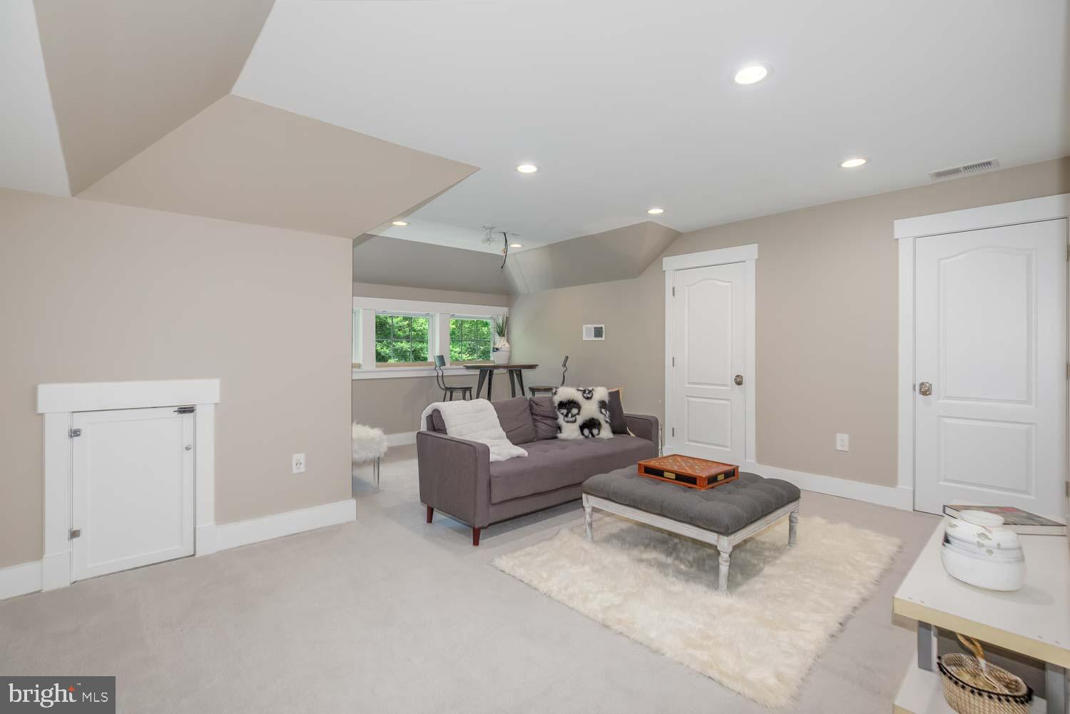 ROCK CREEK KNOLLS - Residential