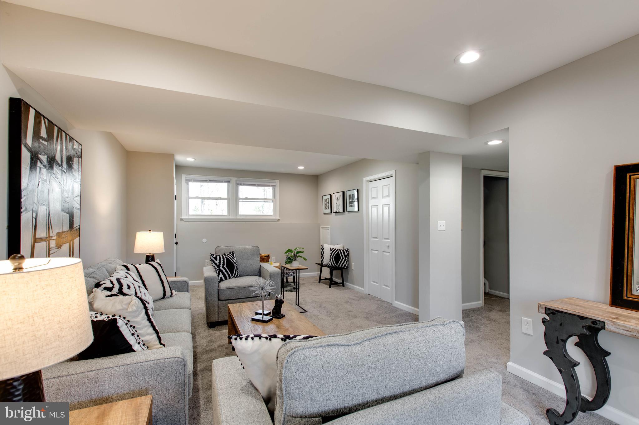 CATONSVILLE MANOR - Residential