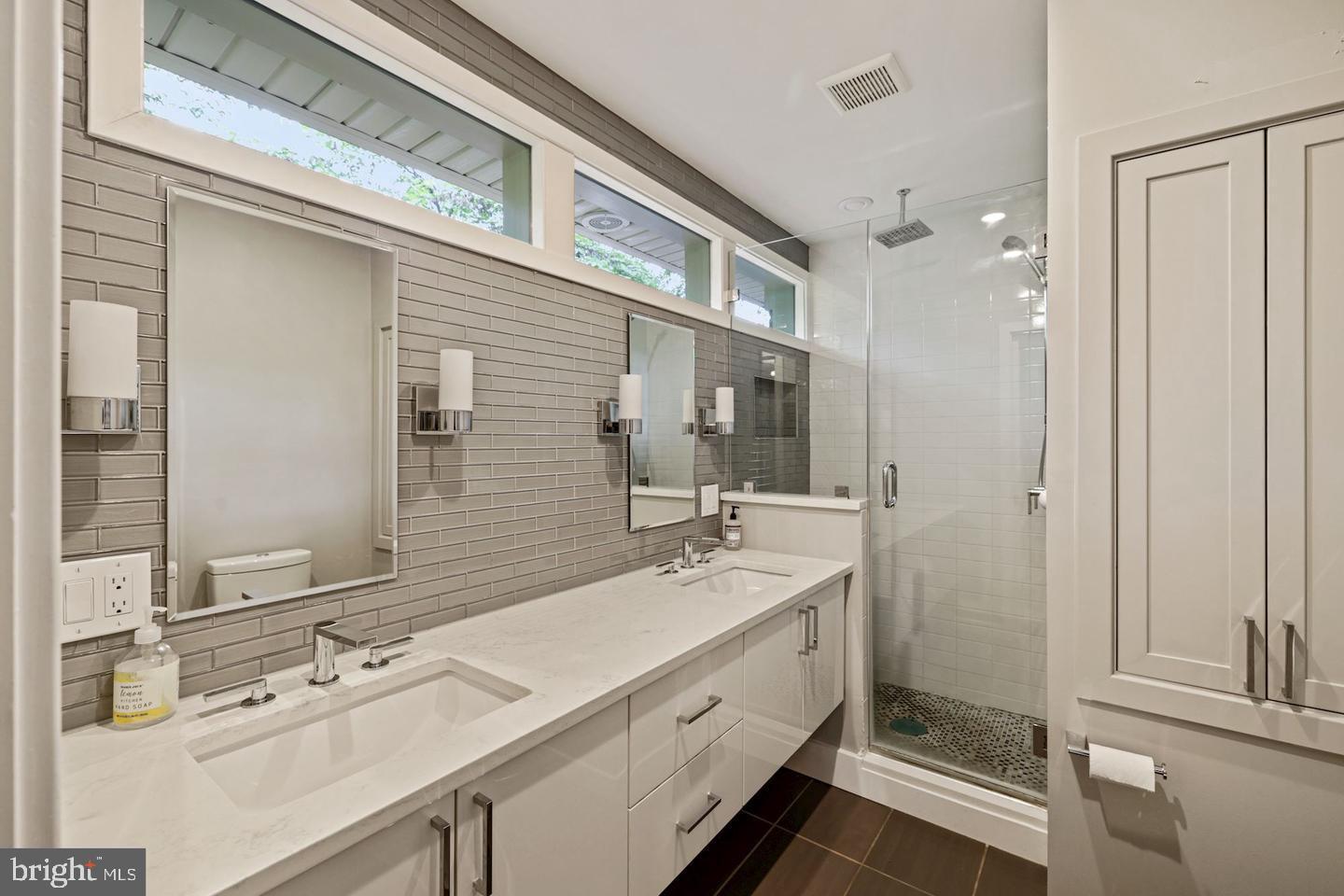 REGENT PARK - Residential Lease