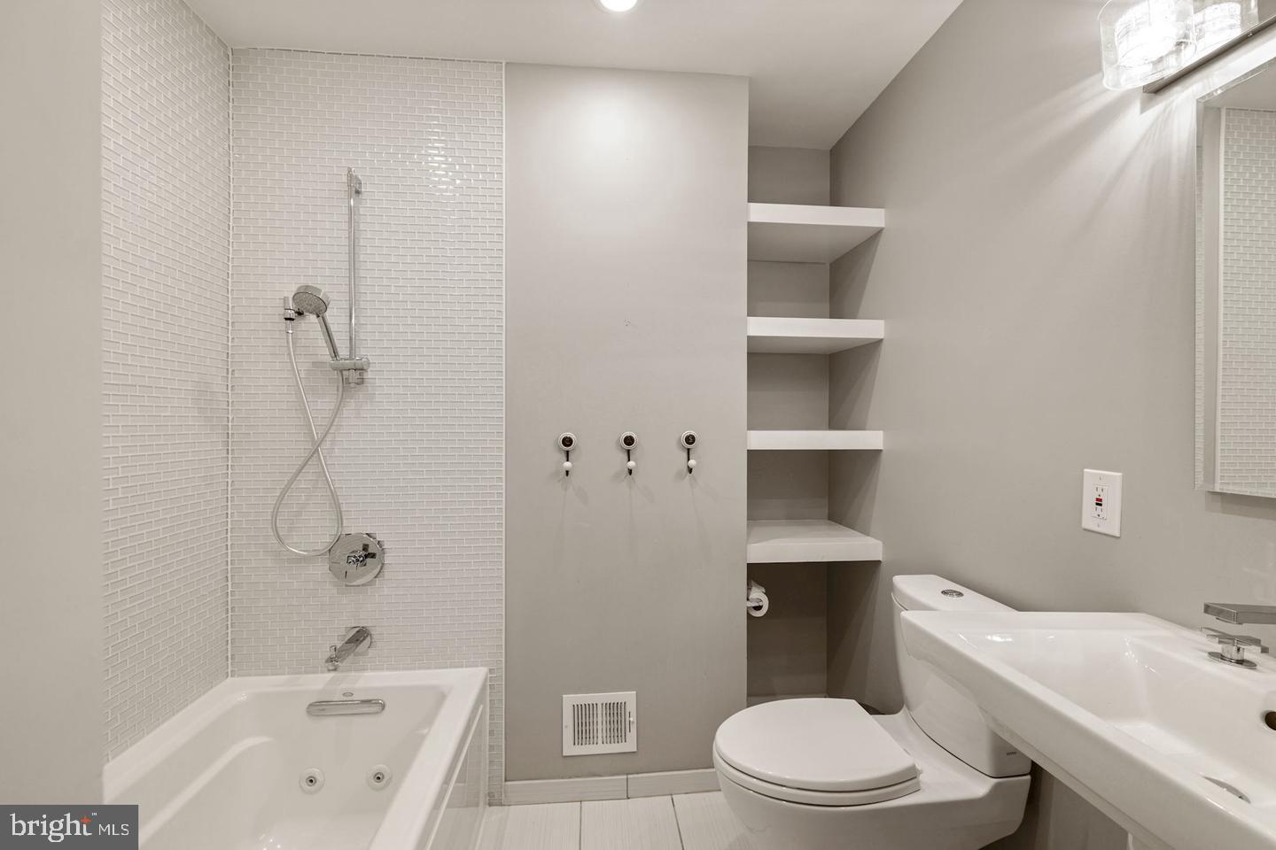 REGENT PARK - Residential Lease