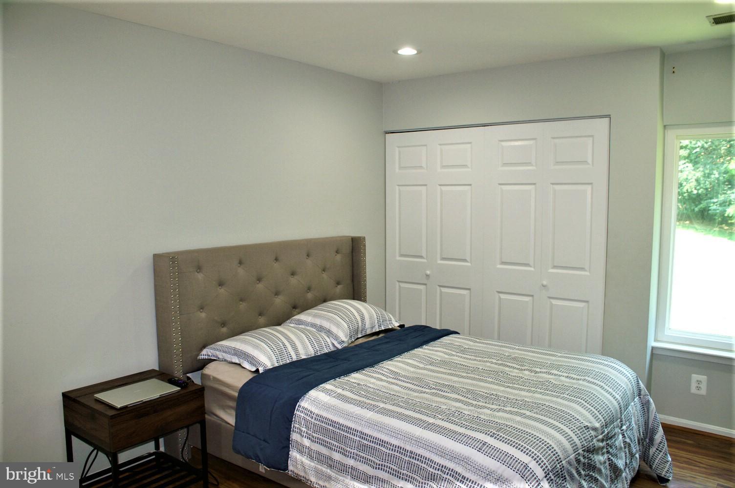 AMERICANA FAIRFAX - Residential