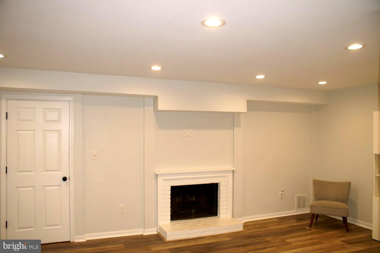 AMERICANA FAIRFAX - Residential