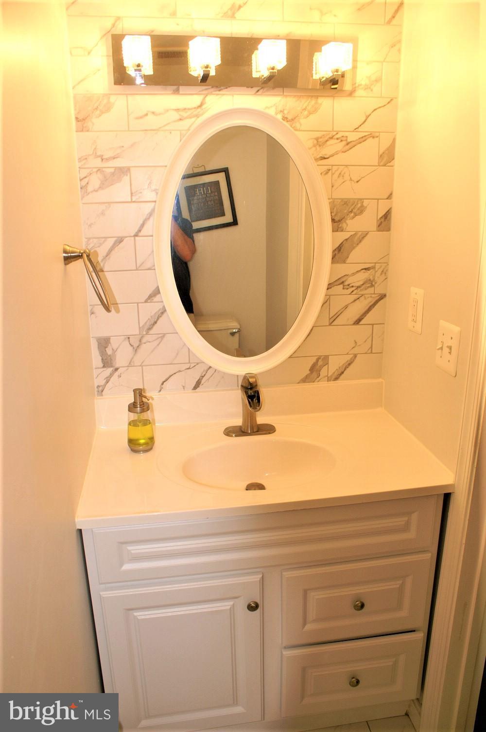 AMERICANA FAIRFAX - Residential