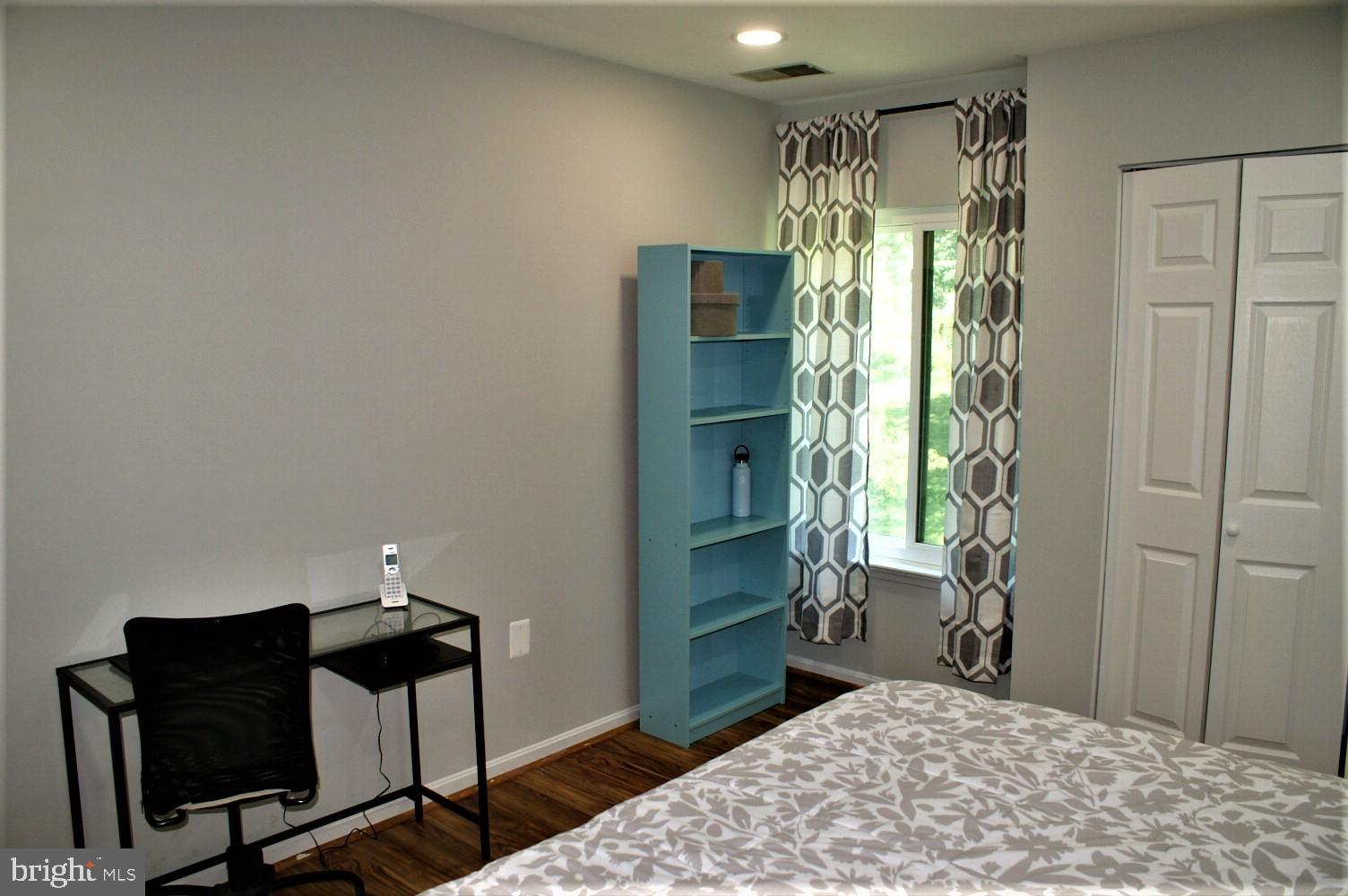 AMERICANA FAIRFAX - Residential