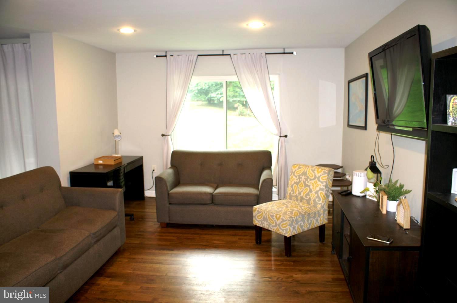 AMERICANA FAIRFAX - Residential