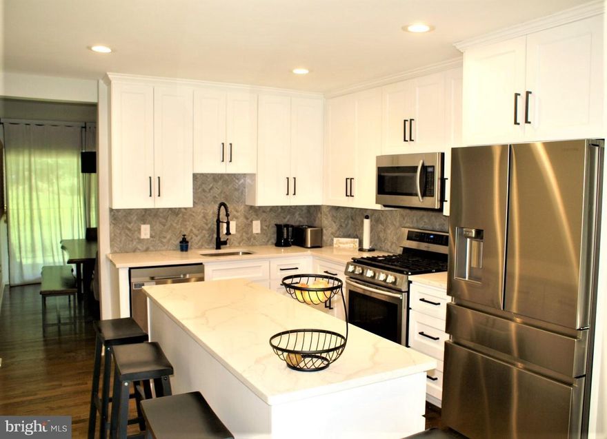 FABULOUS UPSCALE RENOVATION . SPACIOUS TOWNHOME BACKS TO PARKLAND LIKE SETTING AT THE END OF A CUL-DE-SAC.  
AMAZING HARDWOOD FLOORS KITCHEN FEATURES GRANITE COUNTERS AND CENTER ISLAND, STAINLESS STEEL APPLIANCES WITH FRENCH STYLE SIDE-BY-SIDE REFRIGERATOR W/ICE AND WATER DISPENSER , GAS COOKING AND CENTER BREAKFAST ISLAND. 
HARDWOOD FLOORS THROUGHOUT MAIN LEVEL AND UPGRADED LAMINATE FLOORING ON UPPER AND LOWER LEVELS FOR EASY MAINTENANCE. 
SPACIOUS LIVING ROOM AND DINING ROOM WALKS OUT TO BALCONY. MASTER BEDROOM FEATURES PRIVATE BATH AND WALK-IN CLOSET. 
HUGE LOWER LEVEL REC-ROOM W/FIREPLACE AND RECESSED LIGHTS  WALKS OUT TO PATIO AND FULLY FENCED YARD THAT EXTENDS OVER THE FENCE INTO FANTASTIC COMMON AREA WITH GREAT VIEWS.
RECESSED LIGHTS AND UPGRADED LIGHT FIXTURES THROUGHOUT. 
ALL RENOVATIONS INCLUDING HVAC SYSTEM IN 2019. ALL WINDOWS REPLACED THROUGHOUT IN 2014. 
COMMUNITY INCLDES OUTDOOR POOL AND THREE CHILDREN PARKS, AND VERY CLOSE TO THE AUDRY MOORE REC-CENTER.
OPEN HOUSE SCHEDULED FOR SUNDAY AUGUST 1ST FROM 1 TO 4 PM.