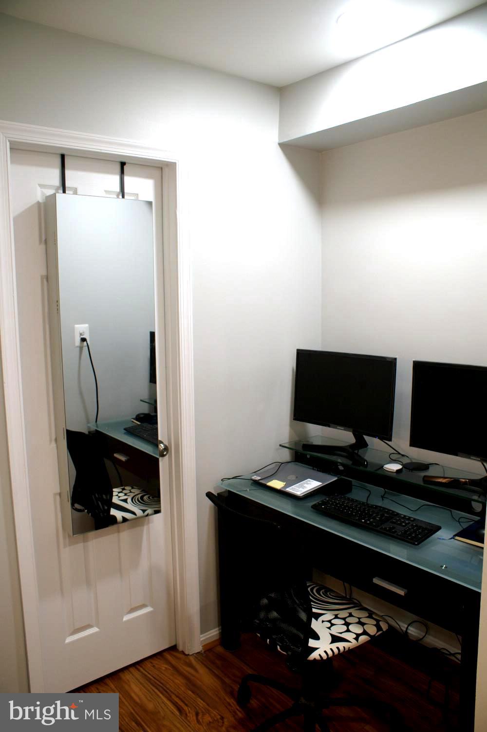 AMERICANA FAIRFAX - Residential