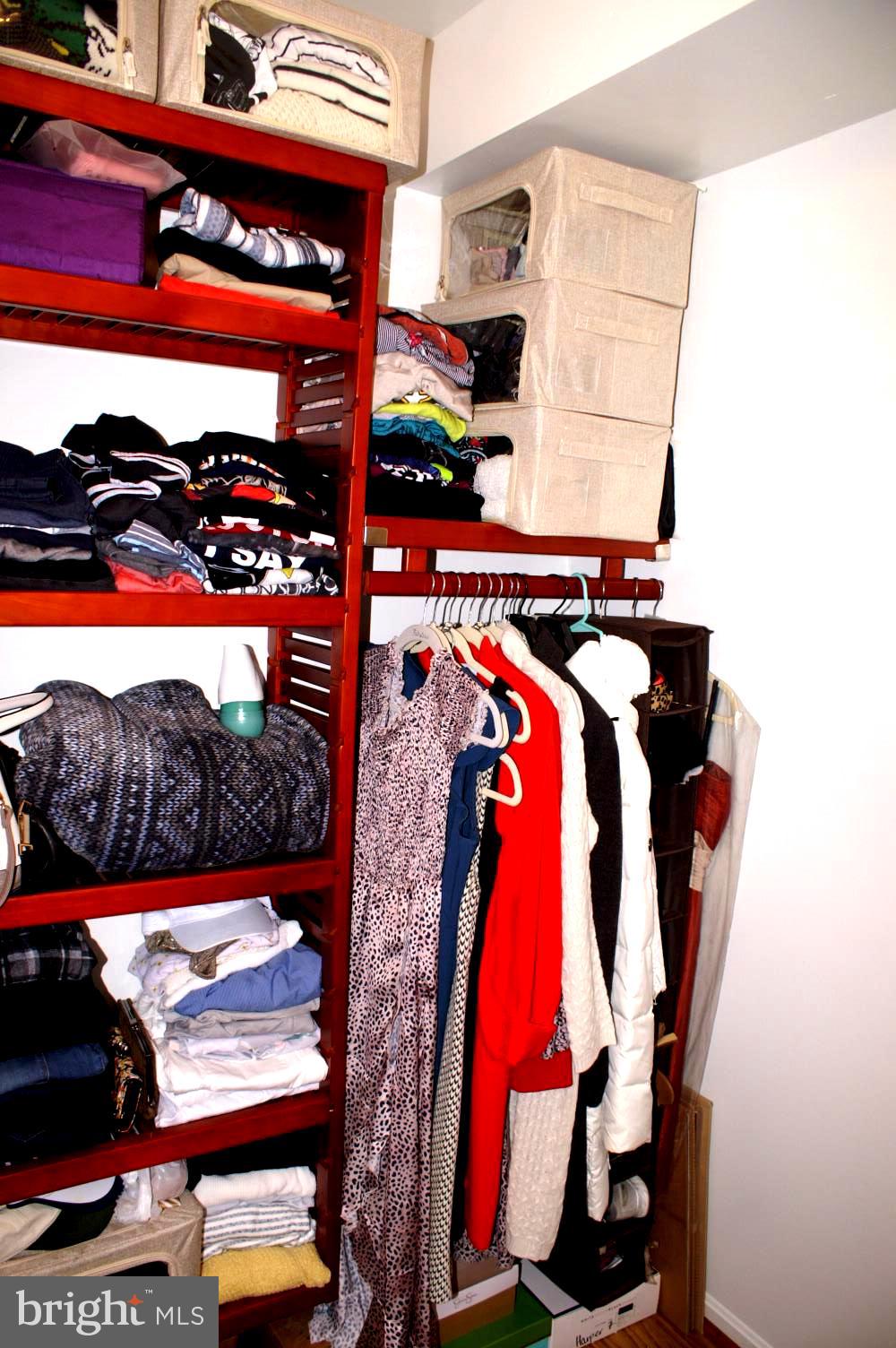 AMERICANA FAIRFAX - Residential