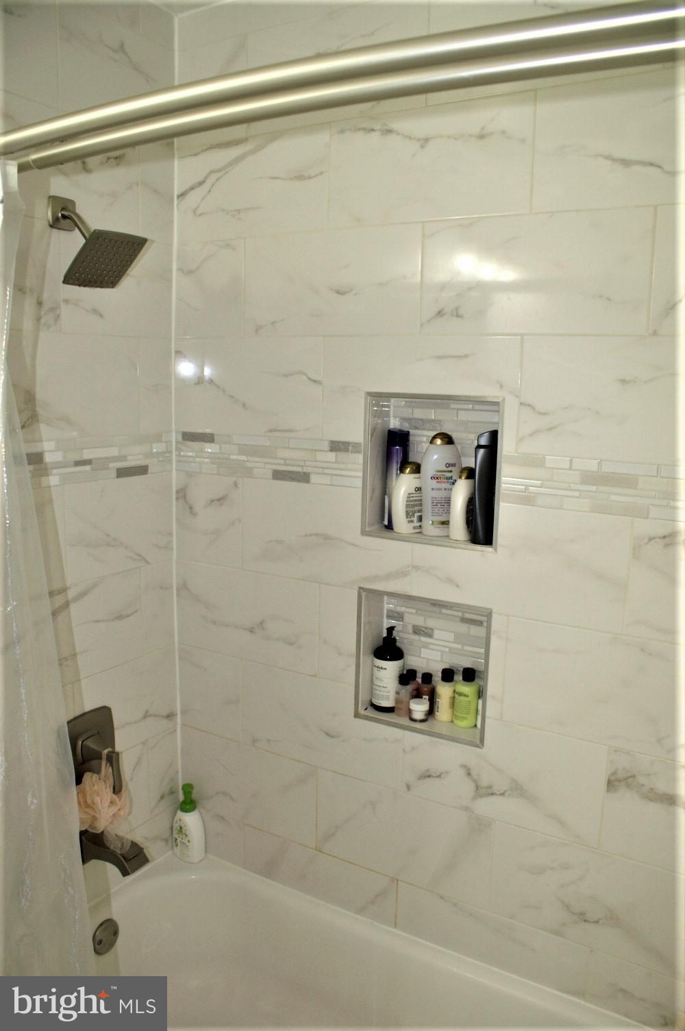 AMERICANA FAIRFAX - Residential