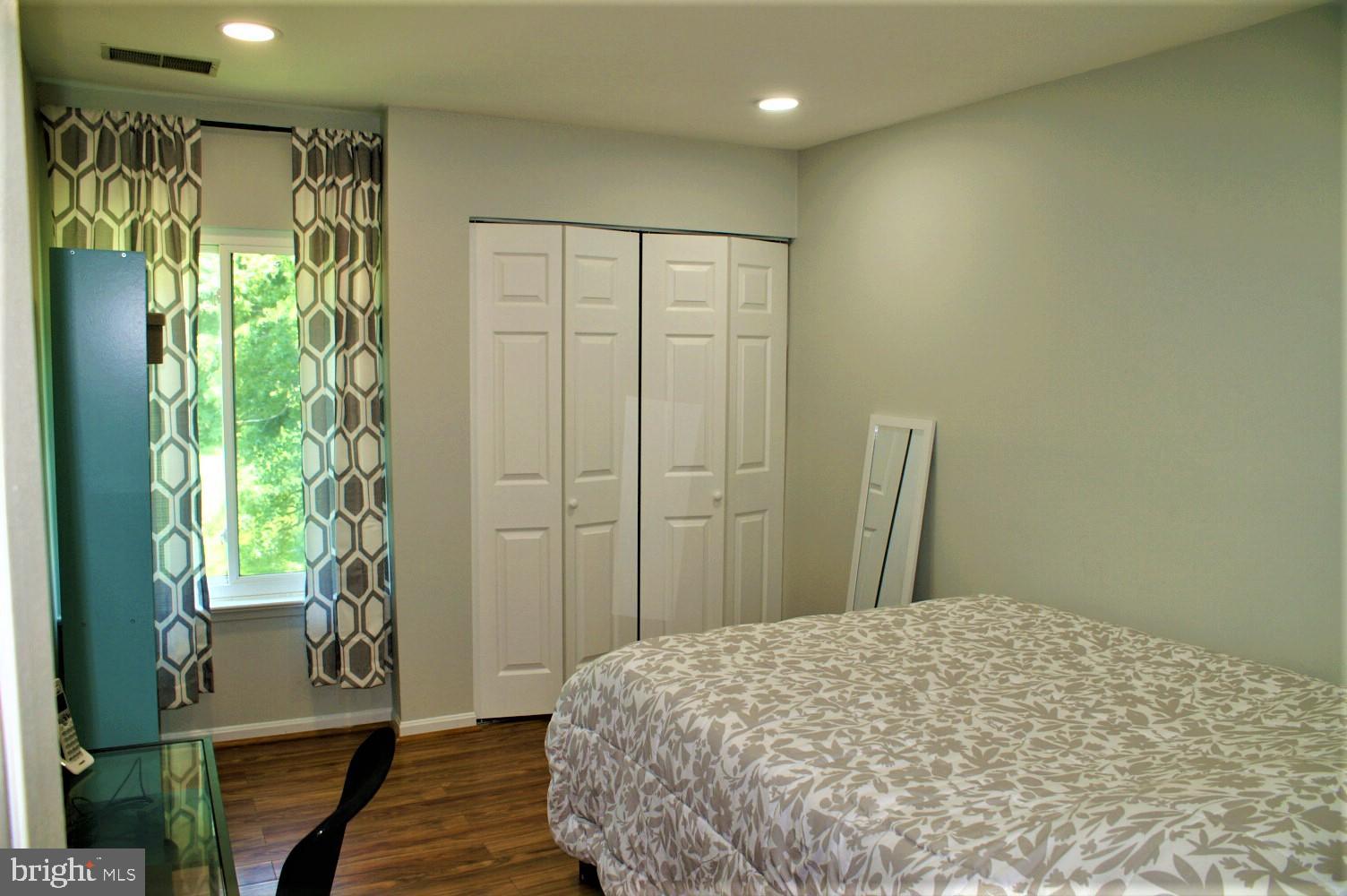 AMERICANA FAIRFAX - Residential