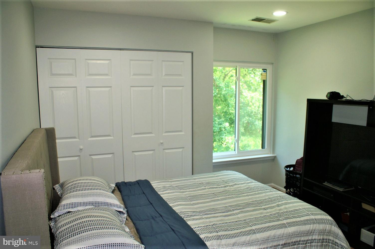 AMERICANA FAIRFAX - Residential