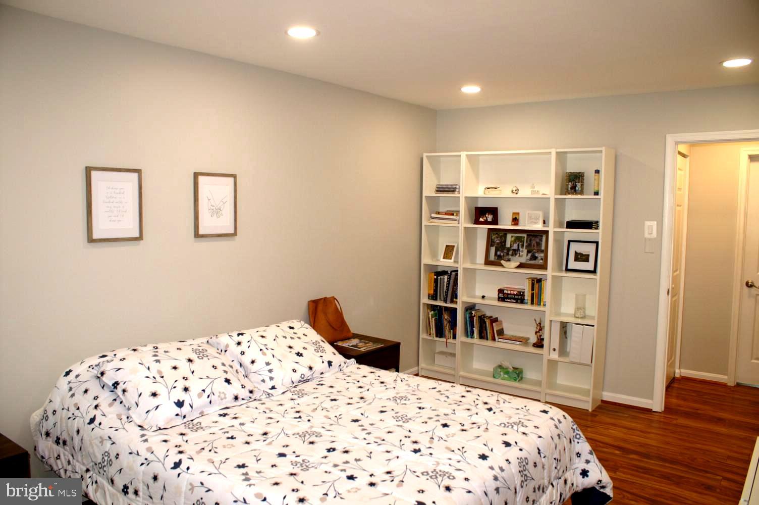 AMERICANA FAIRFAX - Residential