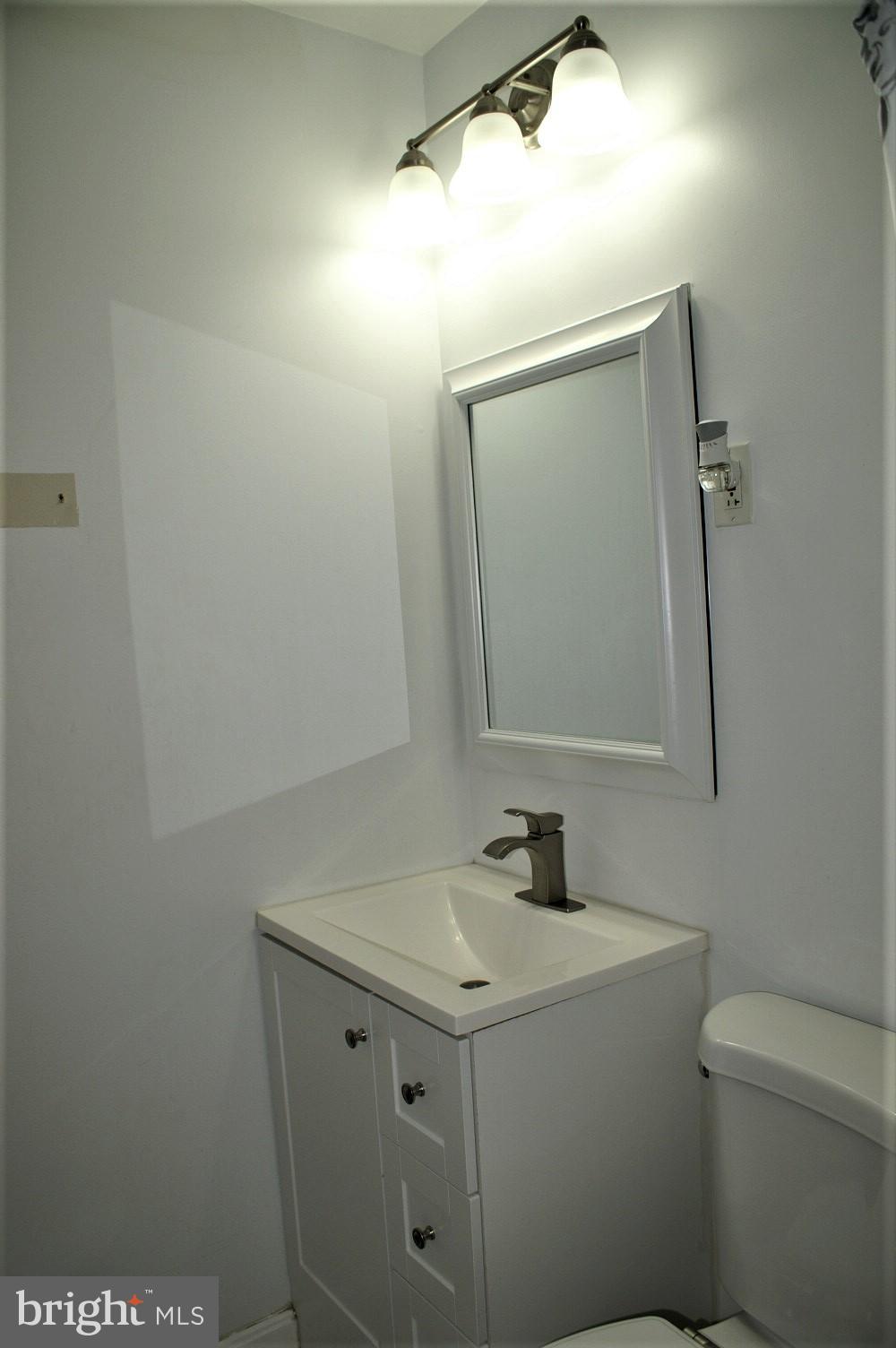 AMERICANA FAIRFAX - Residential