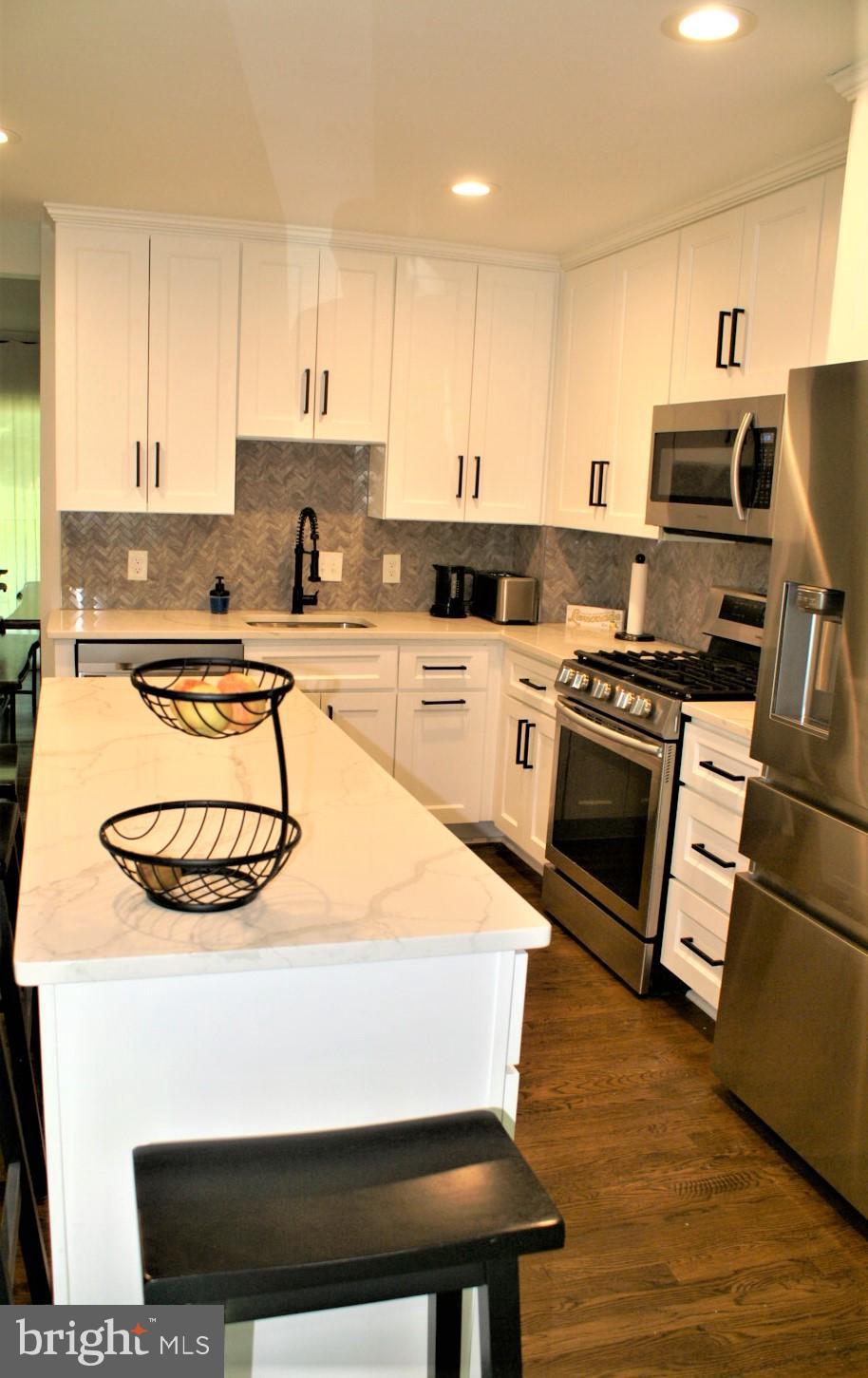 AMERICANA FAIRFAX - Residential