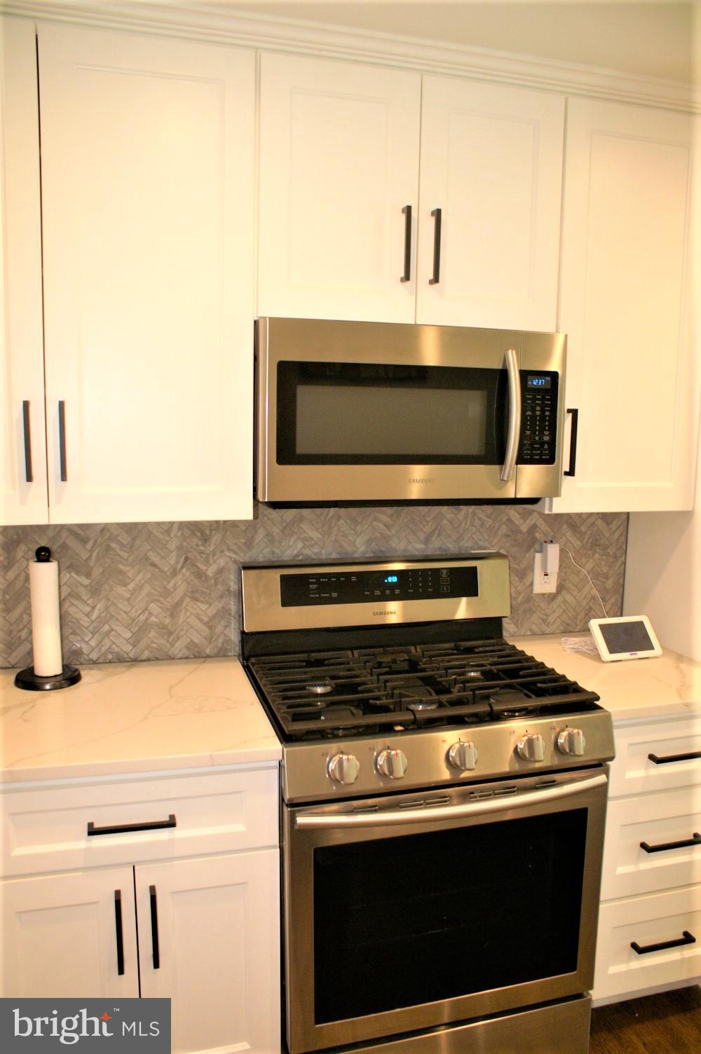 AMERICANA FAIRFAX - Residential