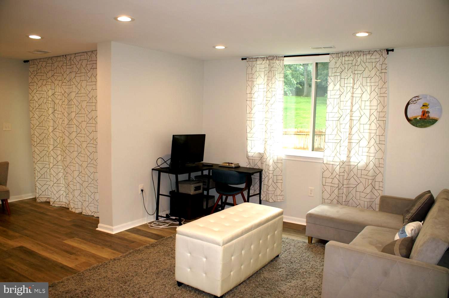 AMERICANA FAIRFAX - Residential