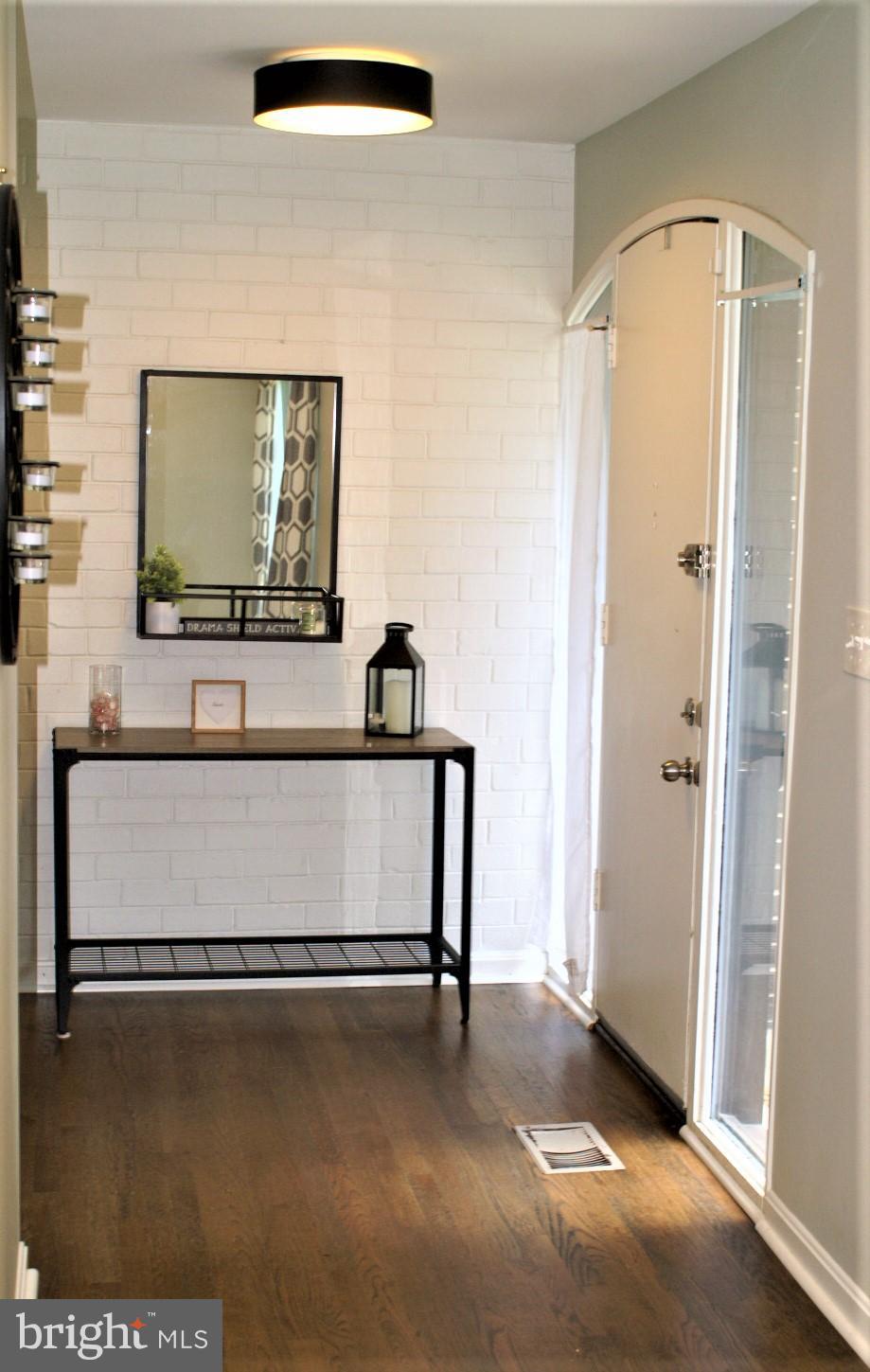 AMERICANA FAIRFAX - Residential