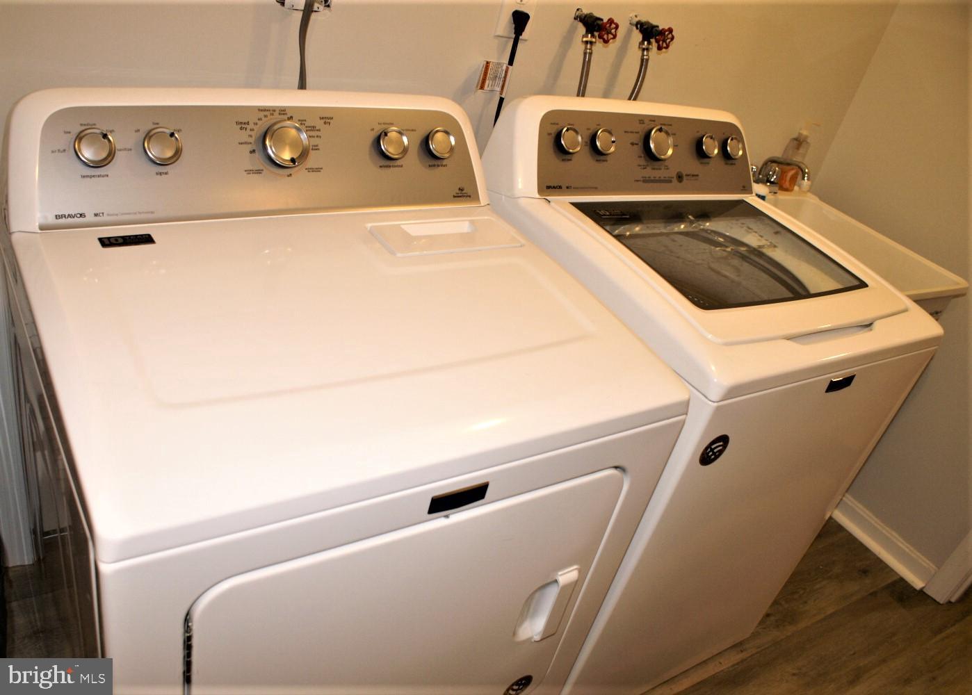 AMERICANA FAIRFAX - Residential