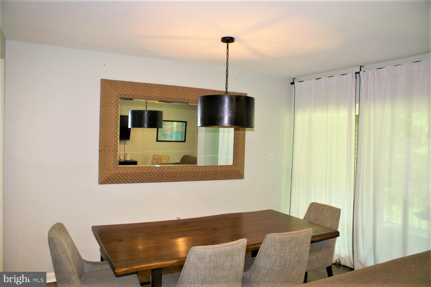 AMERICANA FAIRFAX - Residential