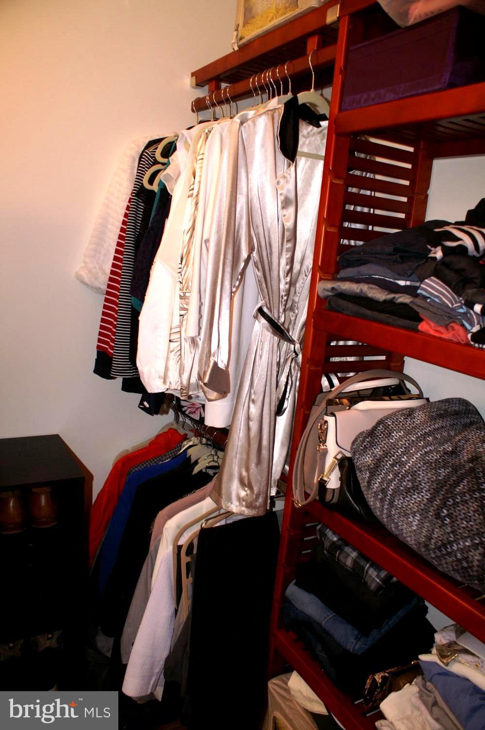 AMERICANA FAIRFAX - Residential