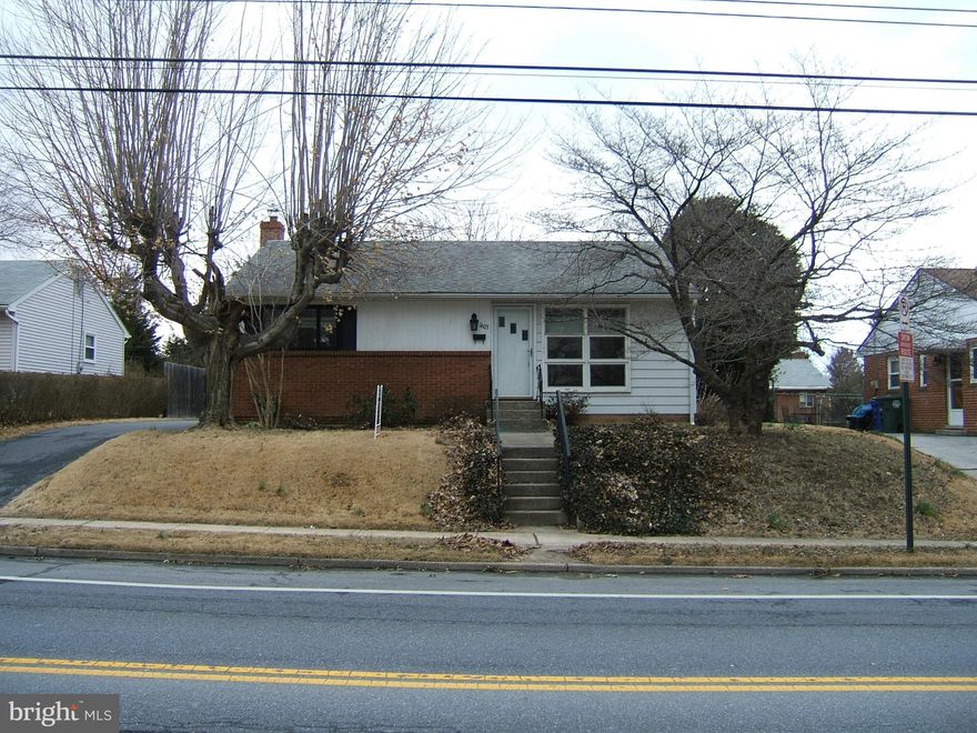 NICE RANCH WITHIN 2  FORT DETRICK ON 7TH STREET. THREE BEDROOMS ON MAIN FLOOR W/ A LARGE FINISHED LOWER LEVEL THAT WAS USED AS A MASTER SUITE PREVIOUSLY. NICE OPEN KITCHEN TO FAMILY ROOM. VERY WELL MAINTAINED WITH COVERED REAR PORCH AND FENCED YARD. WON'R LAST LONG AT THIS PRICE! CLOSE TO 15/70, SHOPPING AND SCHOOLS. HURRY!!!