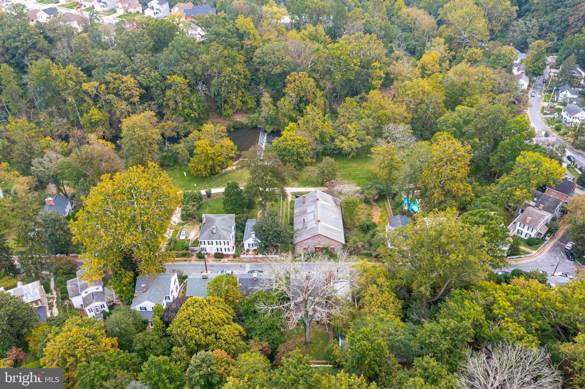 2423 PICKWICK ROAD