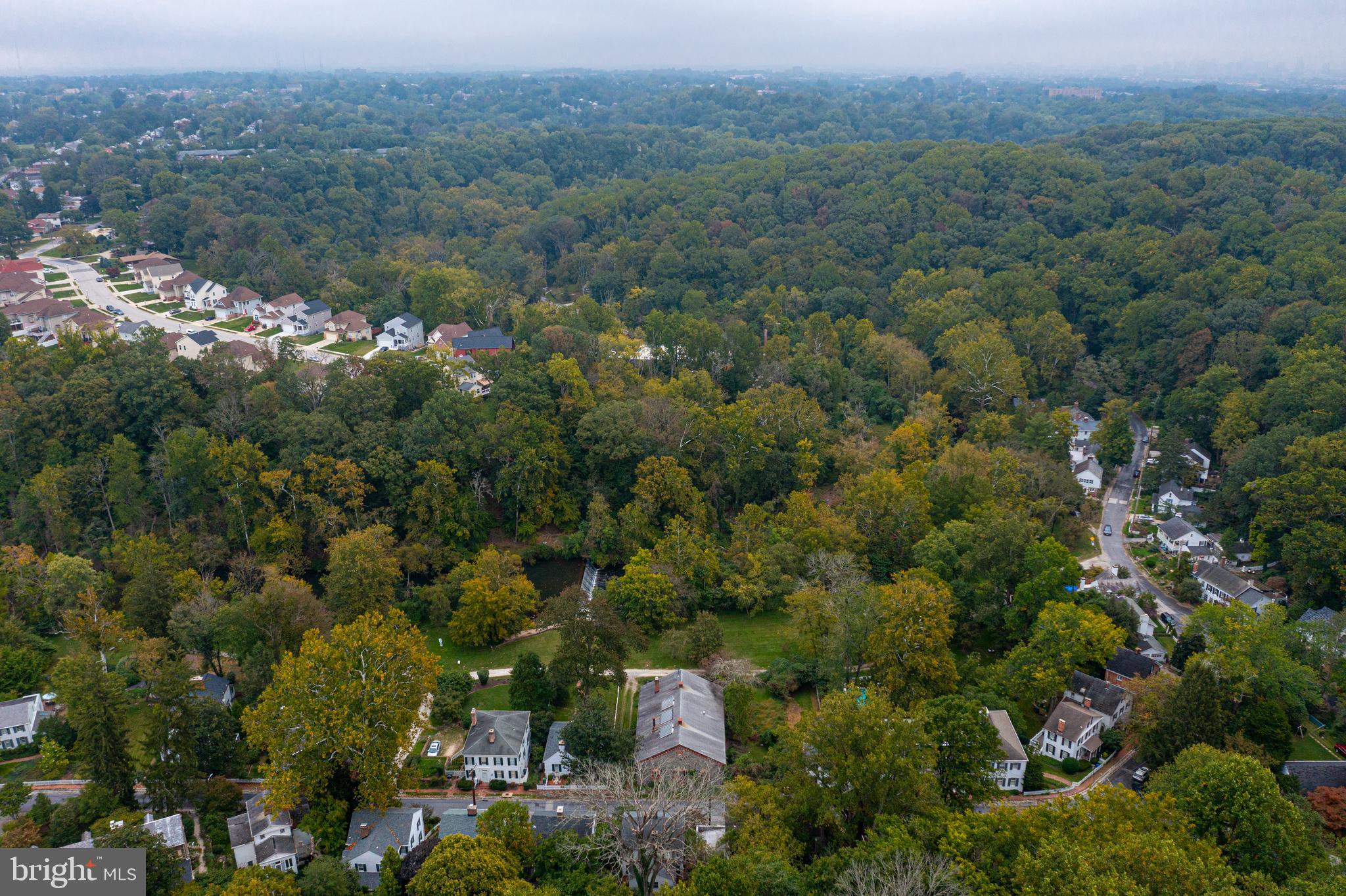 2423 PICKWICK ROAD