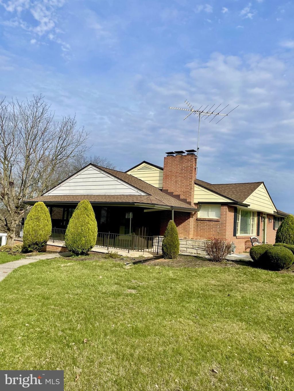Photo of 1940 Oakley Drive, YORK, PA 17408 (MLS # PAYK2100562)