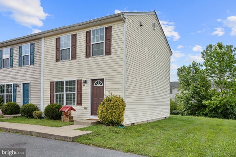 Townhouse For Sale - 227 Kadies Lane<br/> EDINBURG, VA 22824