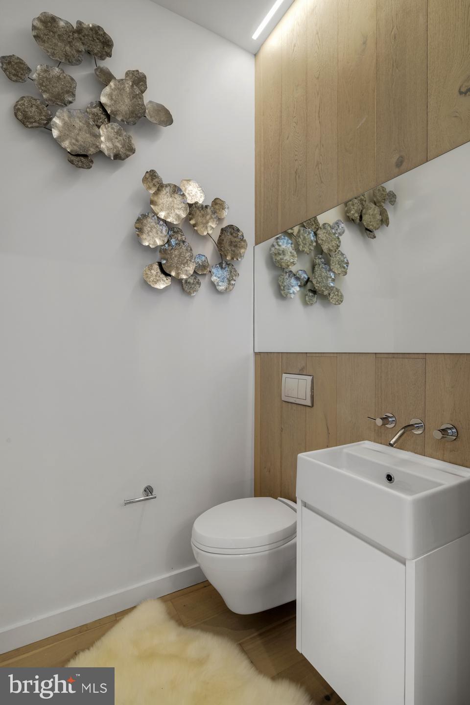 LOGAN SQUARE - Residential