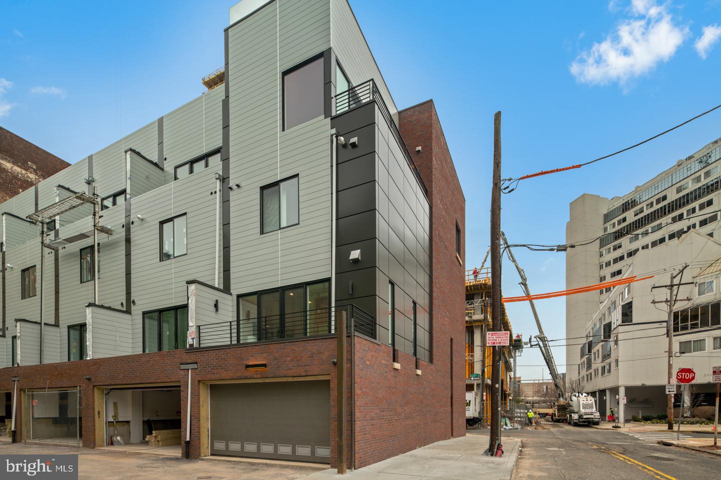 LOGAN SQUARE - Residential