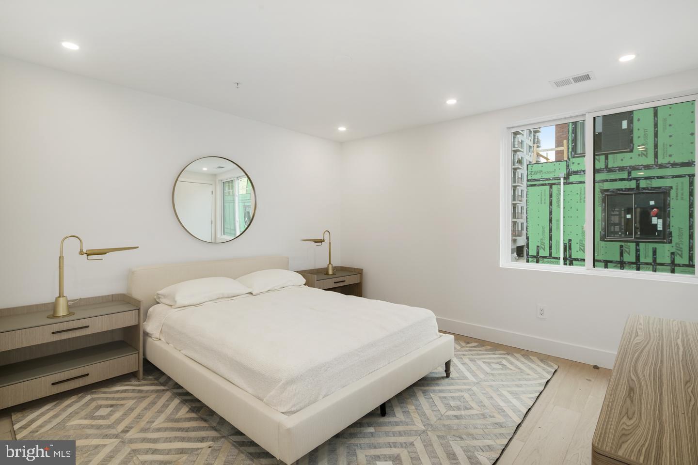 LOGAN SQUARE - Residential