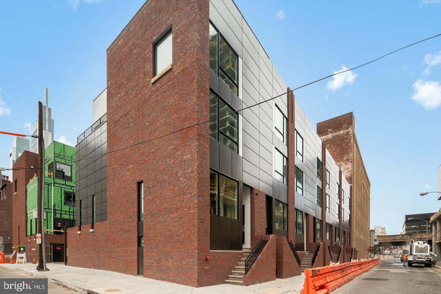 LOGAN SQUARE - Residential