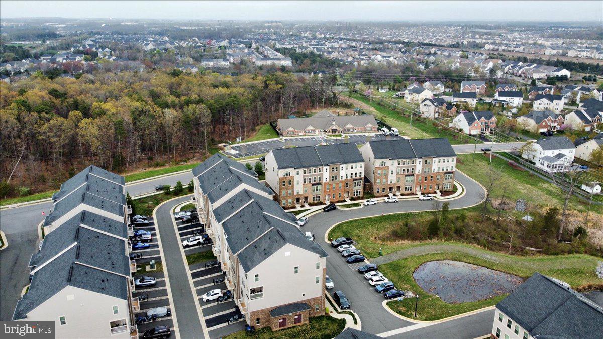 LOUDOUN CROSSING CONDOMINIUM - Residential