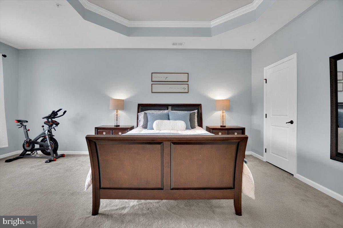 LOUDOUN CROSSING CONDOMINIUM - Residential