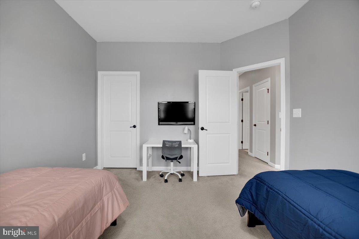 LOUDOUN CROSSING CONDOMINIUM - Residential