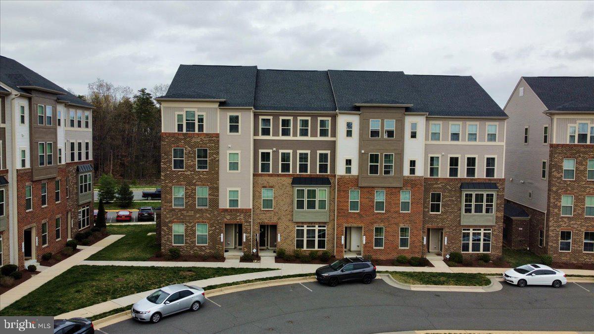 LOUDOUN CROSSING CONDOMINIUM - Residential