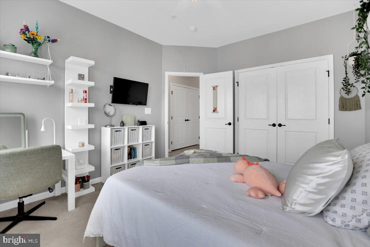 LOUDOUN CROSSING CONDOMINIUM - Residential