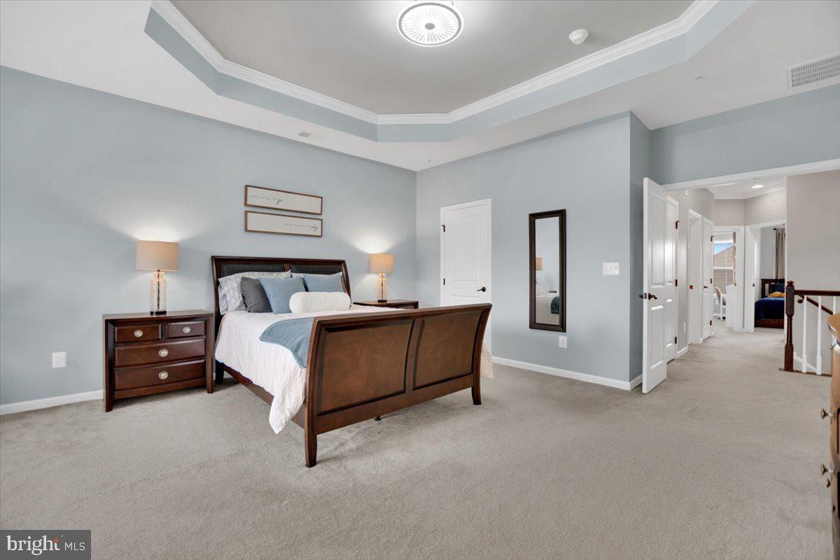 LOUDOUN CROSSING CONDOMINIUM - Residential