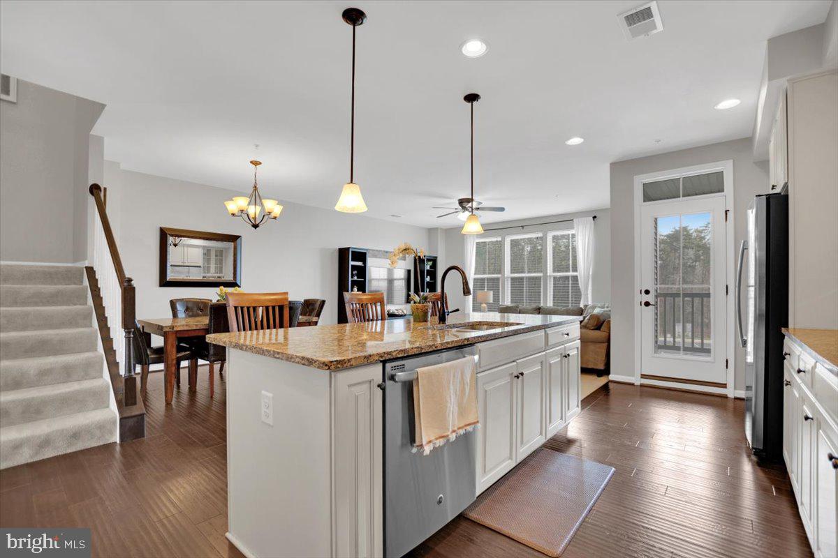 LOUDOUN CROSSING CONDOMINIUM - Residential