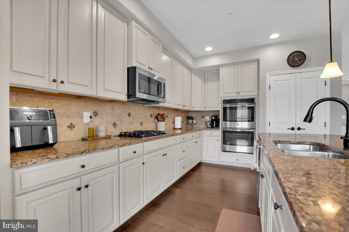 LOUDOUN CROSSING CONDOMINIUM - Residential