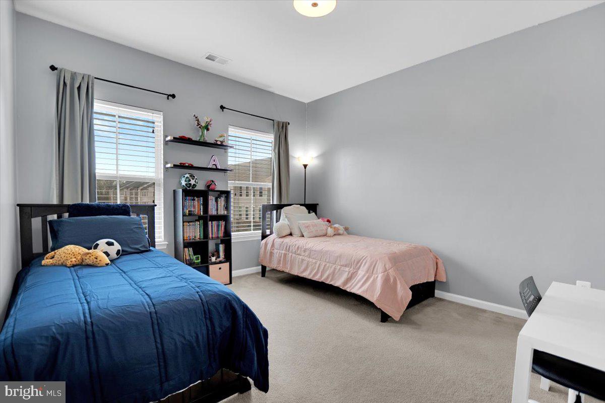 LOUDOUN CROSSING CONDOMINIUM - Residential